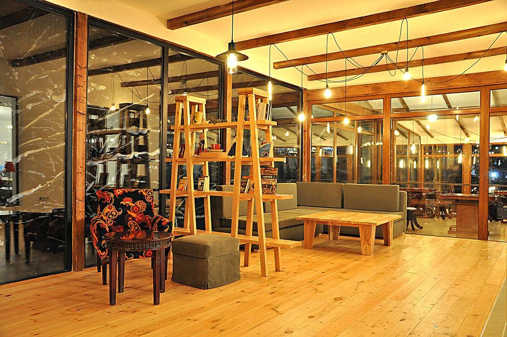 Hotel Victoria บาคูเรียนี ภายนอก รูปภาพ