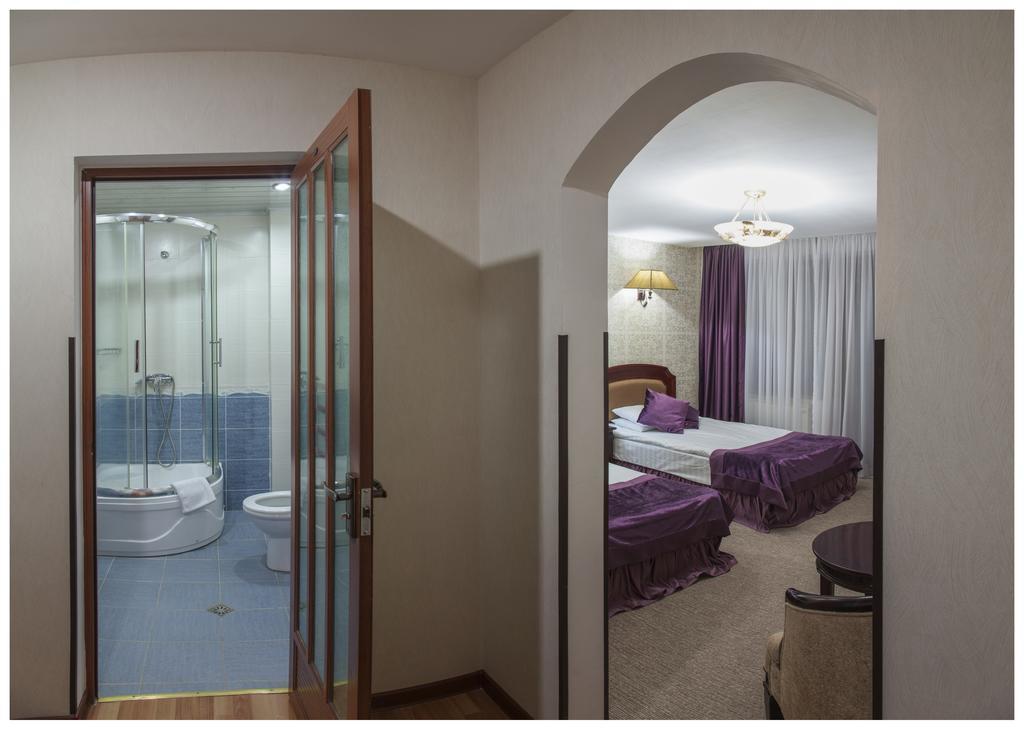 Hotel Victoria บาคูเรียนี ภายนอก รูปภาพ