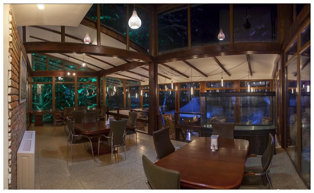 Hotel Victoria บาคูเรียนี ภายนอก รูปภาพ