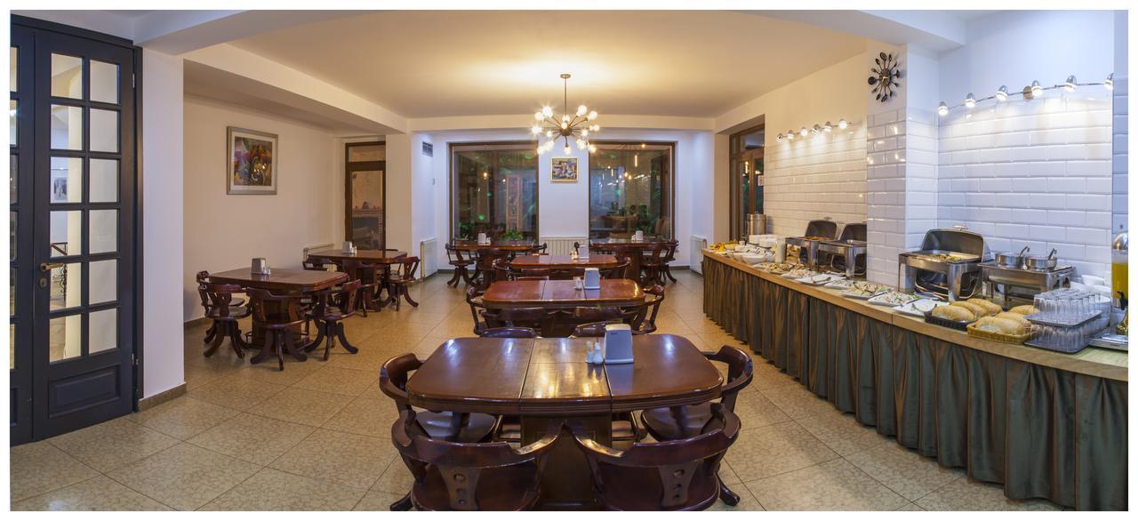 Hotel Victoria บาคูเรียนี ภายนอก รูปภาพ